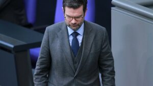 Buschmann bittet um Mithilfe im Kampf gegen Antisemitismus