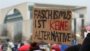 Über 100 Vereine sehen Einsatz gegen Rechtsextremismus bedroht