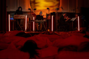 Schlafen war bei diesem Konzert ausdrücklich erwünscht: Emma Sleep veröffentlicht erstes Musikalbum zum Einschlafen