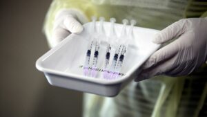 Stiko-Vorsitzender für Impfungen in Schulen