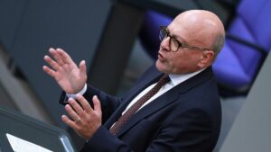 Throm will Aktionsplan gegen Linksextremismus