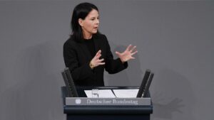 Baerbock will Russlands "Gewaltsystem" stoppen