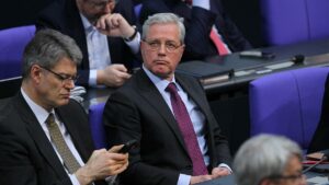 Strack-Zimmermann verteidigt Röttgen nach Disput mit Scholz