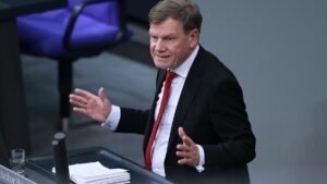 Unionsfraktion kritisiert Pläne für Bundeswehrreform