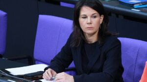 Baerbock gegen "Einfrieren" von Ukraine-Krieg
