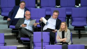 Linke im Bundestag wollen 40 Mitarbeiter einstellen