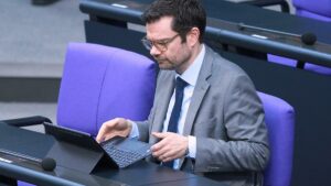 Buschmann offen für erneuten Anlauf bei Sterbehilfe-Regelung