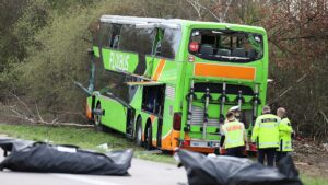 Doch nur 4 Tote nach Busunglück – Verdacht auf fahrlässige Tötung