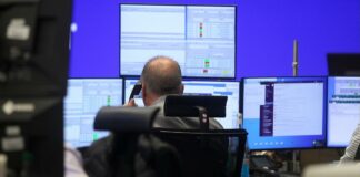 Dax weiter leicht im Minus – Geschäftszahlen im Fokus