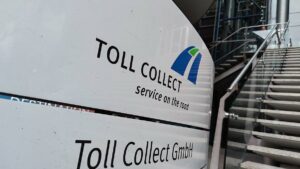 Zahl mautpflichtiger Lkws auf Autobahnen im März gesunken