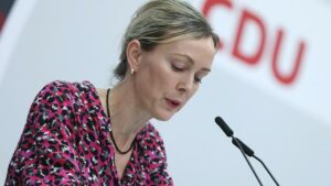 Berlins Verkehrssenatorin tritt nach Entzug von Doktortitel zurück