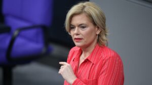 Klöckner verteidigt TV-Duell zwischen Voigt und Höcke
