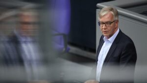 Bartsch kritisiert Bundeswehr-Reform als "Schaufensterpolitik"