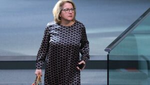 Schulze will Kreditinstitut zum Wiederaufbau der Ukraine gründen