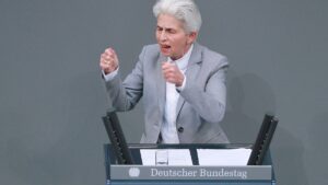 Strack-Zimmermann fordert Bürokratieabbau in der EU