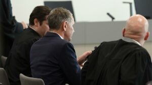 Bosbach zweifelt an Schaden für Höcke durch Prozess um NS-Parole