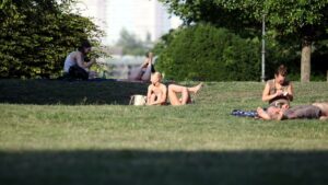 Lauterbach will vulnerable Gruppen besser vor Hitze schützen