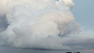 Wetterdienst warnt vor gewittrigem Starkregen im Westen