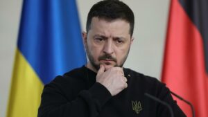 Selenskyj sagt wegen russischer Offensive Auslandsreisen ab