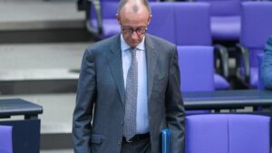 SPD-Chef: Merz sollte von der Leyen "klare Grenzen" setzen