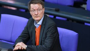 Breite Kritik an Lauterbach wegen Verschiebung von Pflegereform