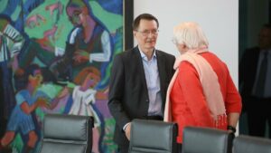 Kabinett beschließt Gesetzentwürfe von Lauterbach und Roth