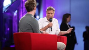 Habeck warnt vor Rückkehr in alte "Bräsigkeit"