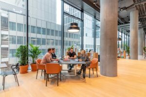 Hybrides Arbeiten: Neue Studie zeigt signifikante Verringerung des Burnout-Risiko bei Mitarbeitern