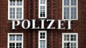 Hamburg: Polizei schießt bewaffneten Mann nieder