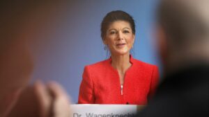 Wagenknecht findet Bahn-Chaos zur EM "blamabel"