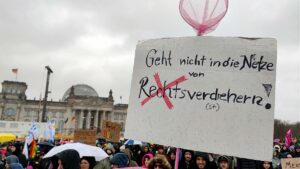 Tausende demonstrieren bundesweit gegen Rechtsextremismus