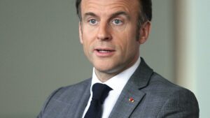 Macron sichert Selenskyj bei D-Day-Gedenkfeier Unterstützung zu