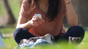 Betrügerisches App-Netzwerk bringt Geschädigte um Millionen