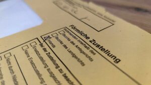 Singlehaushalte besonders häufig von Überschuldung betroffen