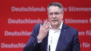 Schweitzer fordert von Scholz aktivere Rolle