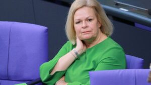 Grüne weisen Rücktrittsforderung an Faeser zurück