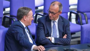Laschet sieht Versöhnung von Merz und Merkel