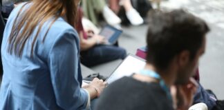 Viele Beschäftigte arbeiten mehr als 40 Stunden