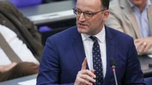 Spahn verteidigt umstrittene Corona-Masken-Beschaffung