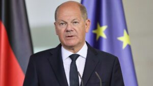 Scholz tauscht sich "regelmäßig" mit Merkel aus