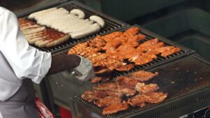 Özdemir erwartet Anhebung der Mehrwertsteuer auf Fleisch