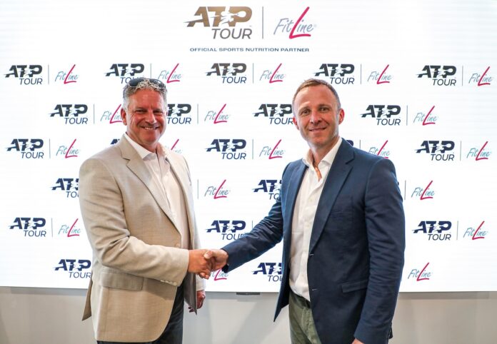 fitline Rolf Sorg (links), Gründer&CEO von PM-International, und Massimo Calvelli (rechts), CEO von ATP, bei der Unterzeichnung der Partnerschaft zwischen ATP und FitLine.