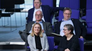 AfD und Linke schicken oft Ostdeutsche ans Rednerpult im Bundestag