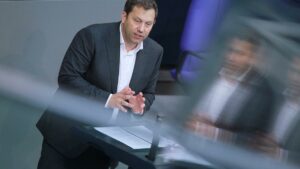SPD-Chef will mehr Zusammenarbeit "mit demokratischen Parteien"