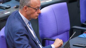 Migrationsexperte Vorländer: "Merz streut Salz in die Wunden"