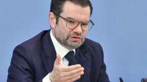 Buschmann fürchtete Giftanschlag auf freigelassene Geiseln