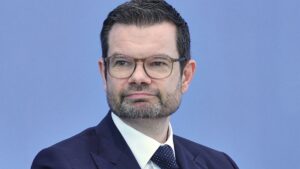 Buschmann plant Ausweitung der Pflichtverteidigung