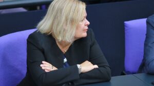 Faeser verurteilt Farbangriff auf Wohnhaus von Kultursenator Chialo