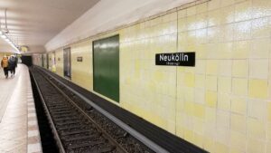 Sprengstofffund bei Polizeikontrolle in Neukölln – Mann flüchtet