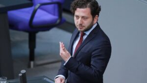 Banaszak wirft SPD und FDP vorgezogenen Wahlkampf vor